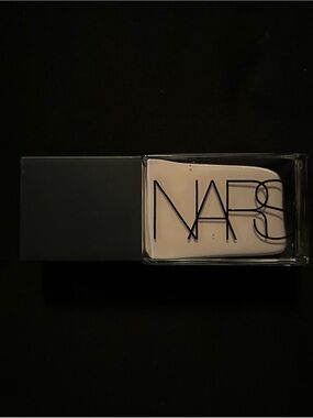 NARS Light Reflecting Foundation
